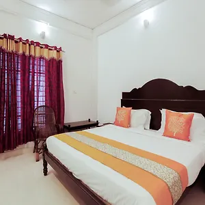 Hotel Oyo 4867 Royal Homes